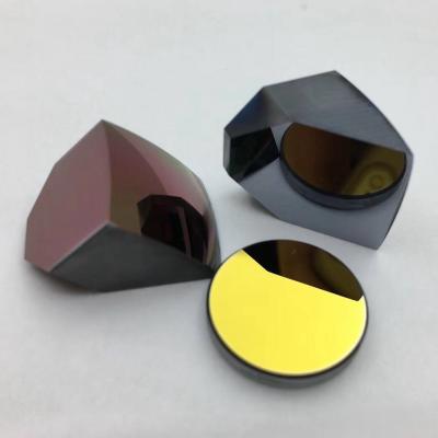 A Tricky Question-What color is a mirror?